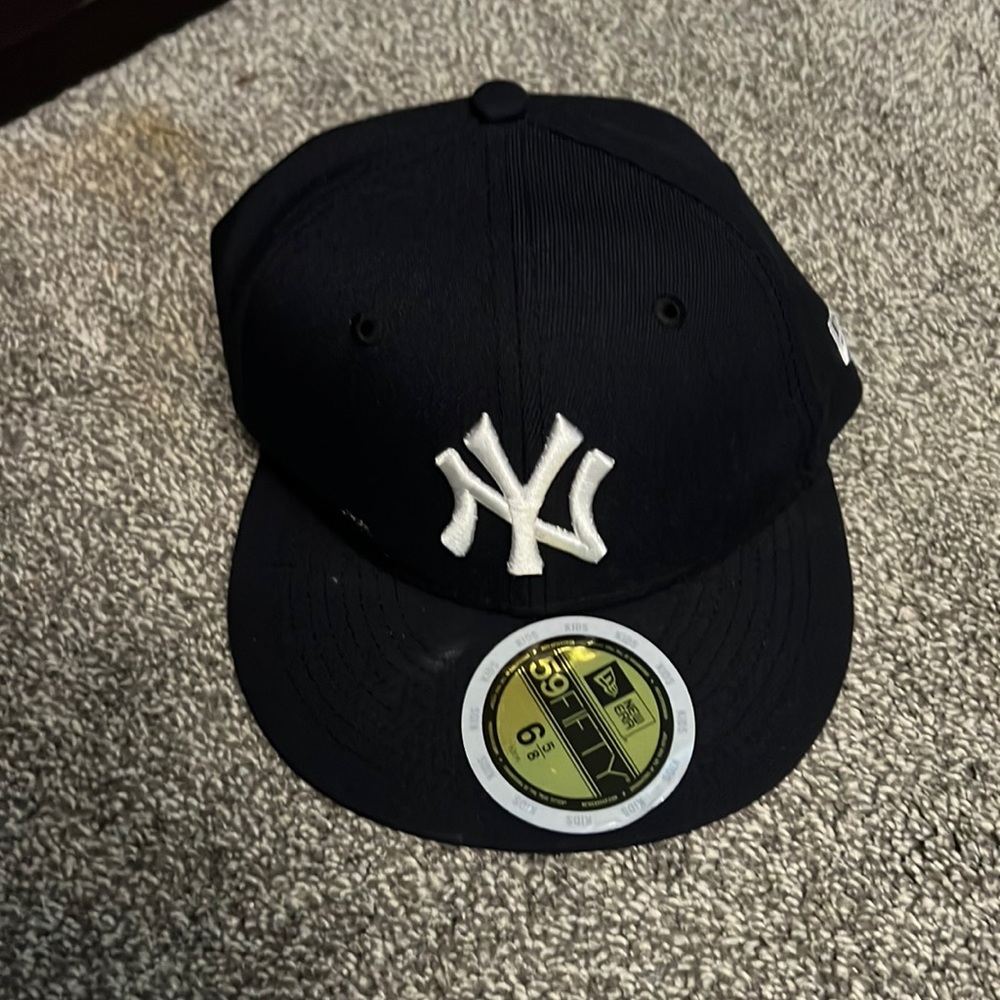 Yankees baseball cap. Boys